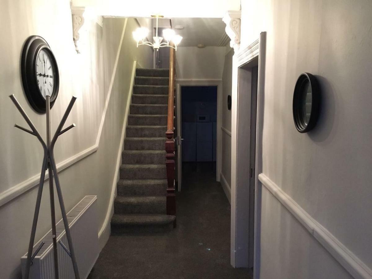 @33 Fab Townhouse Villa Holyhead Exteriör bild