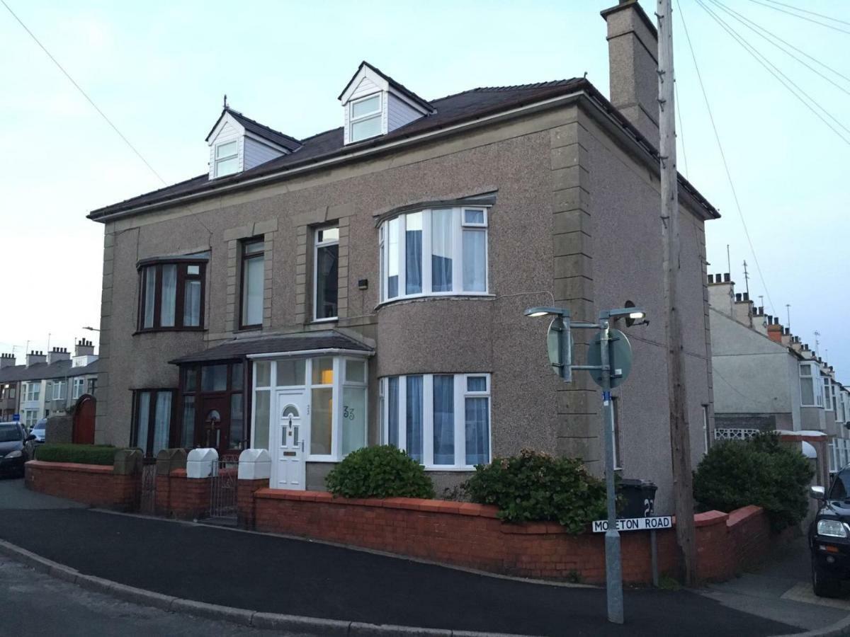 @33 Fab Townhouse Villa Holyhead Exteriör bild